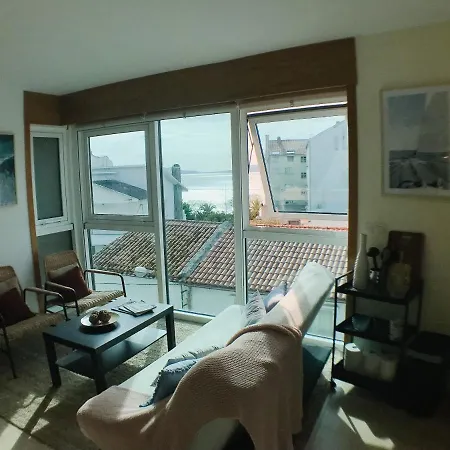 Estilo Costero Al Lado De La Playa Gayanes  (A Coruna)